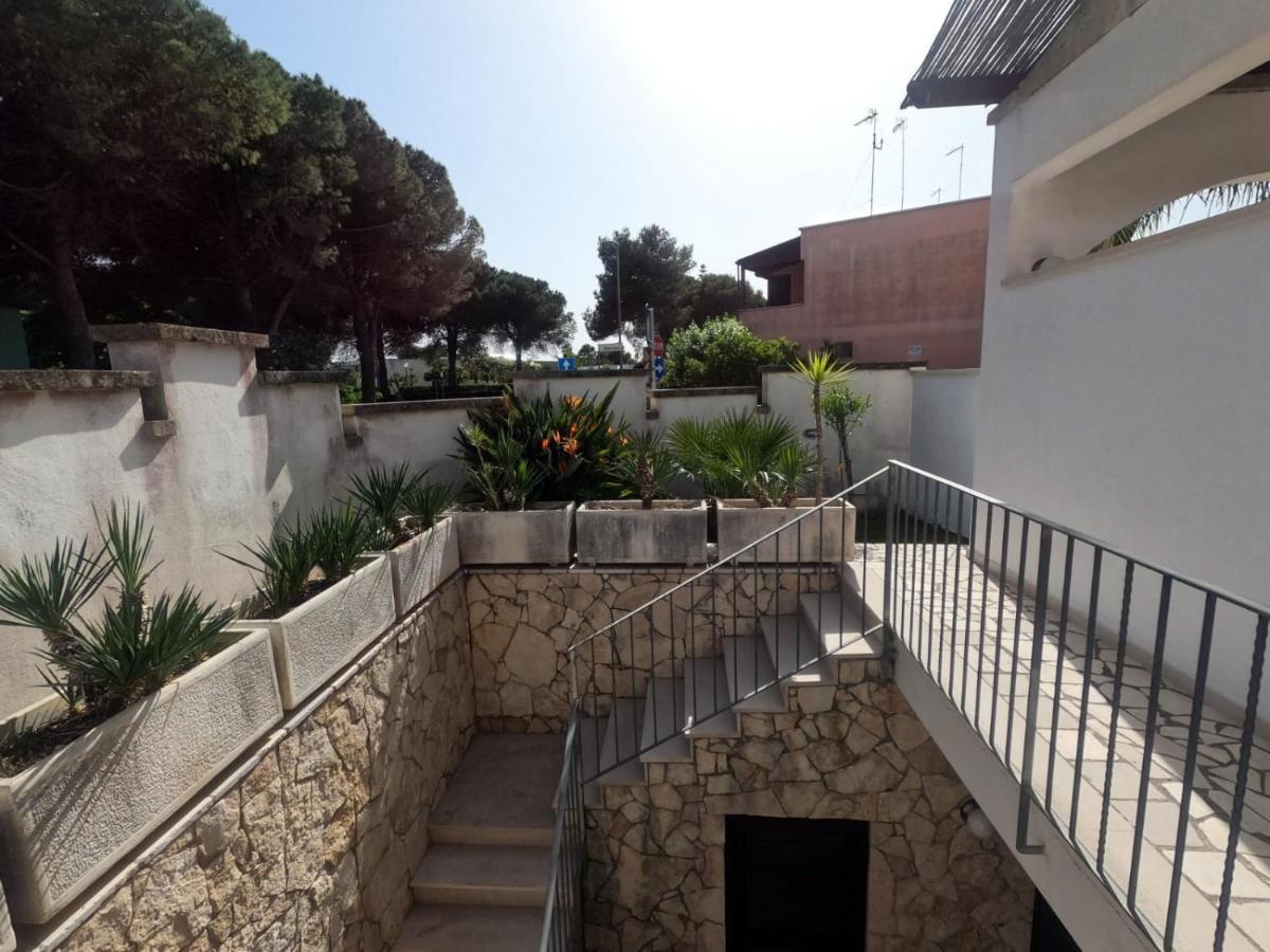 Odegos Mono & Trilo Bed and Breakfast Torre dell'Orso Buitenkant foto