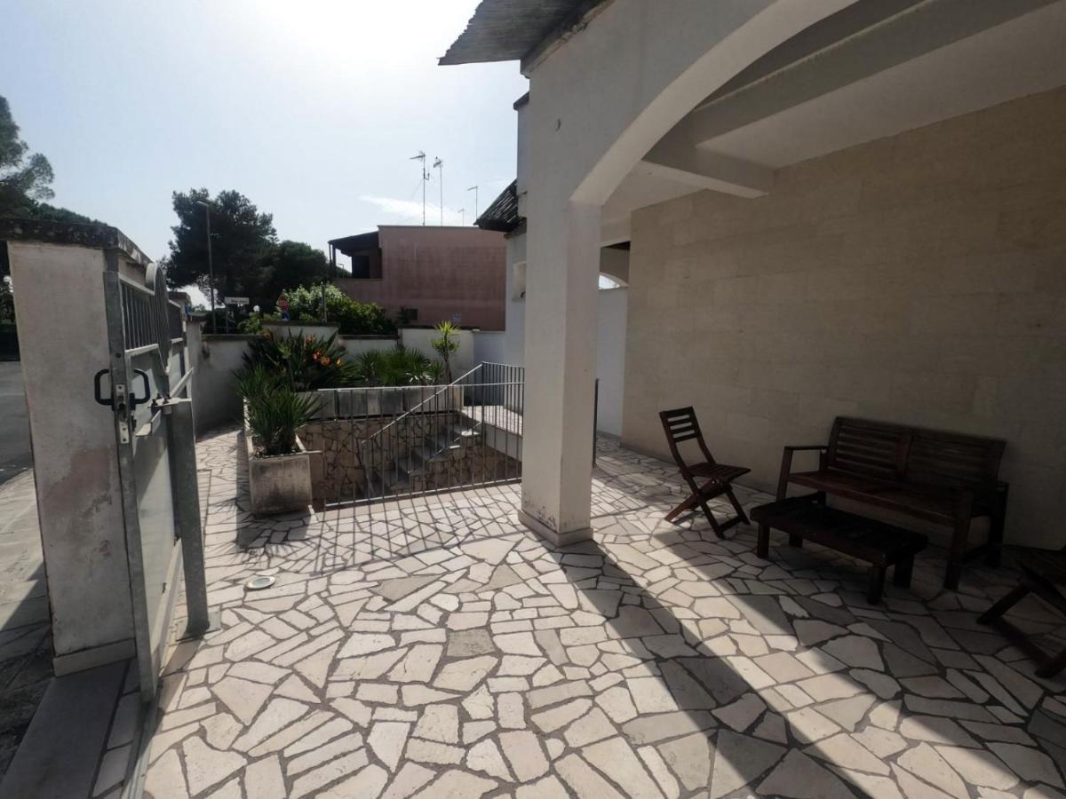 Odegos Mono & Trilo Bed and Breakfast Torre dell'Orso Buitenkant foto