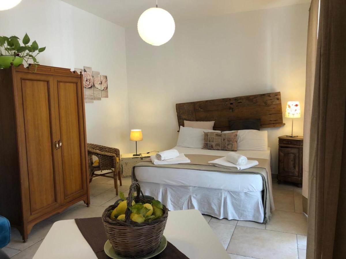 Odegos Mono & Trilo Bed and Breakfast Torre dell'Orso Buitenkant foto