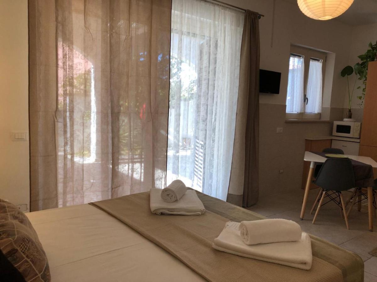 Odegos Mono & Trilo Bed and Breakfast Torre dell'Orso Buitenkant foto