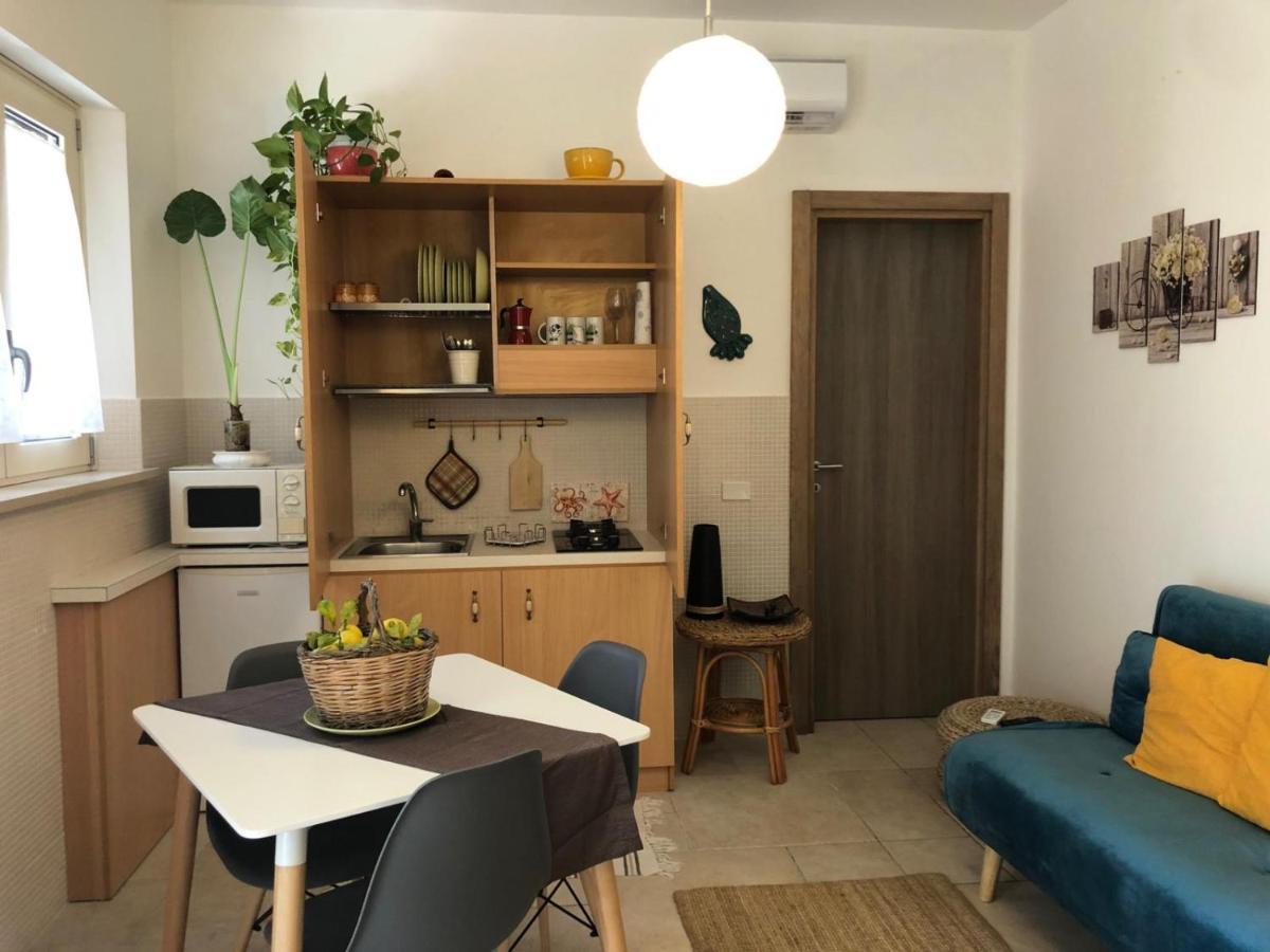 Odegos Mono & Trilo Bed and Breakfast Torre dell'Orso Buitenkant foto