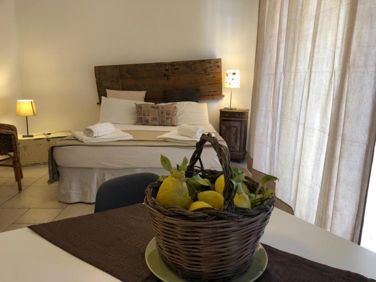 Odegos Mono & Trilo Bed and Breakfast Torre dell'Orso Buitenkant foto