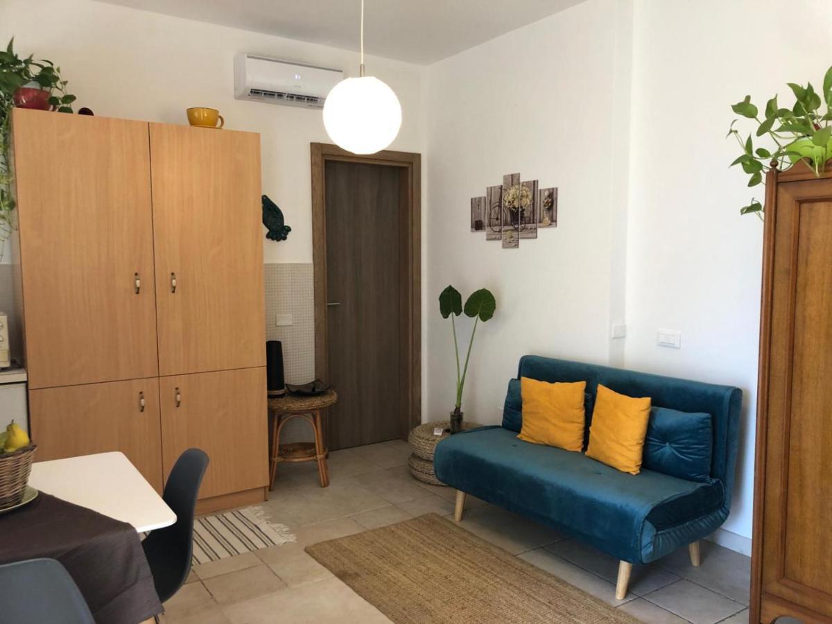 Odegos Mono & Trilo Bed and Breakfast Torre dell'Orso Buitenkant foto