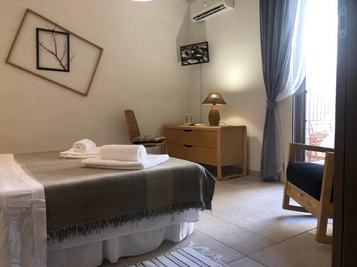 Odegos Mono & Trilo Bed and Breakfast Torre dell'Orso Buitenkant foto