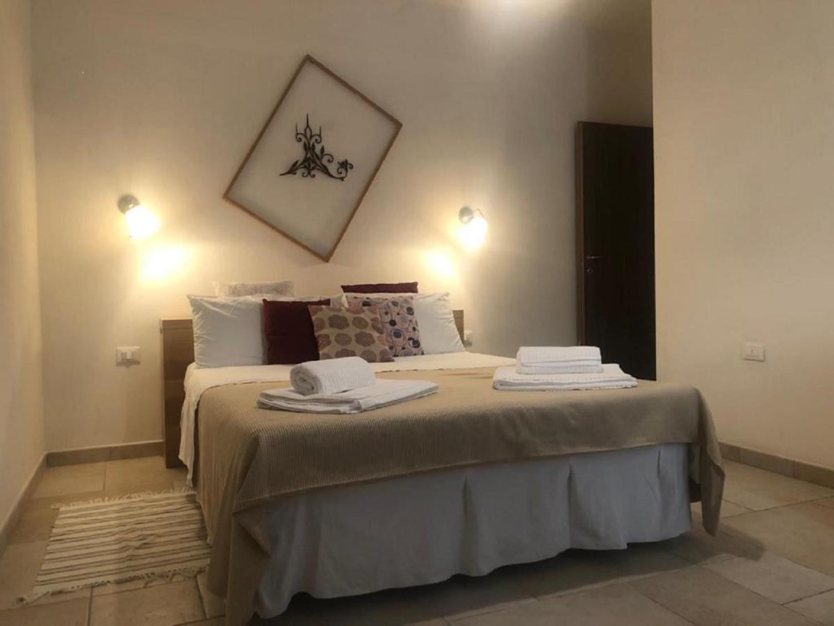 Odegos Mono & Trilo Bed and Breakfast Torre dell'Orso Buitenkant foto