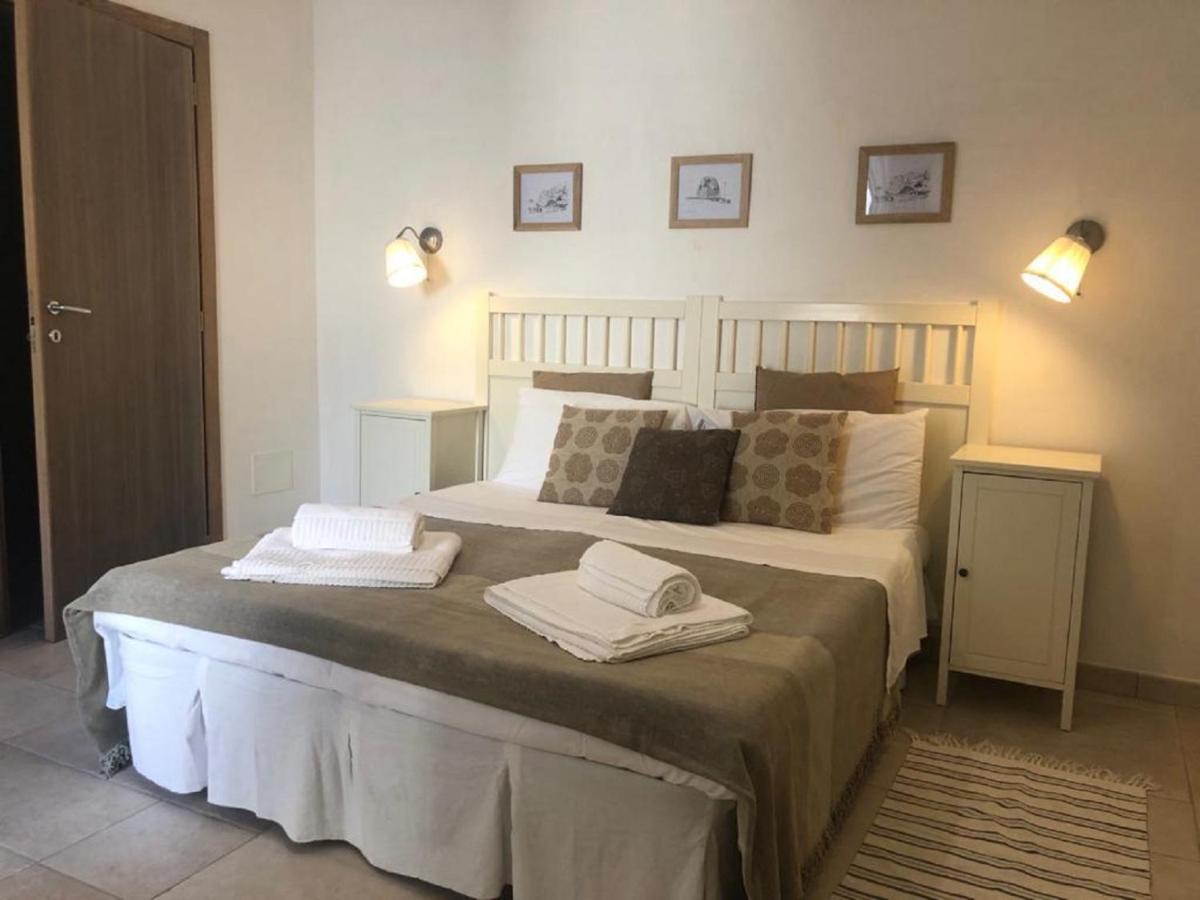 Odegos Mono & Trilo Bed and Breakfast Torre dell'Orso Buitenkant foto