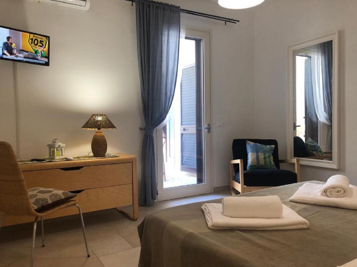 Odegos Mono & Trilo Bed and Breakfast Torre dell'Orso Buitenkant foto