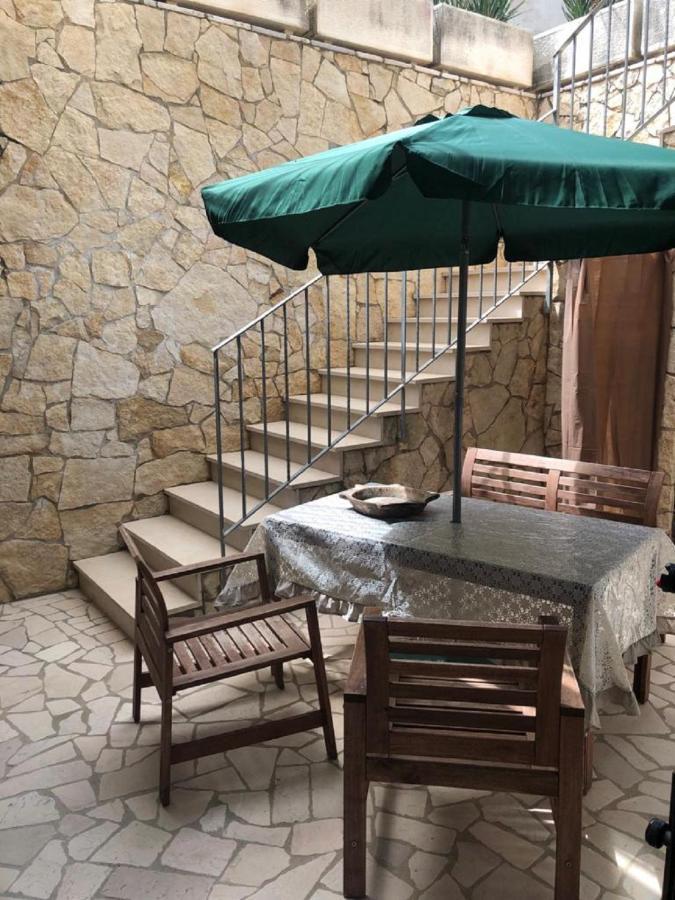 Odegos Mono & Trilo Bed and Breakfast Torre dell'Orso Buitenkant foto