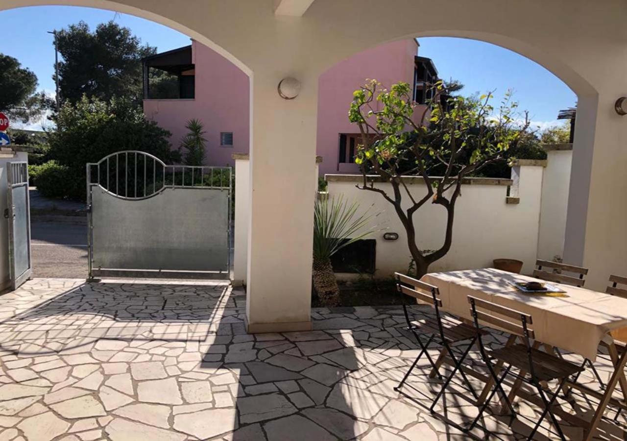 Odegos Mono & Trilo Bed and Breakfast Torre dell'Orso Buitenkant foto